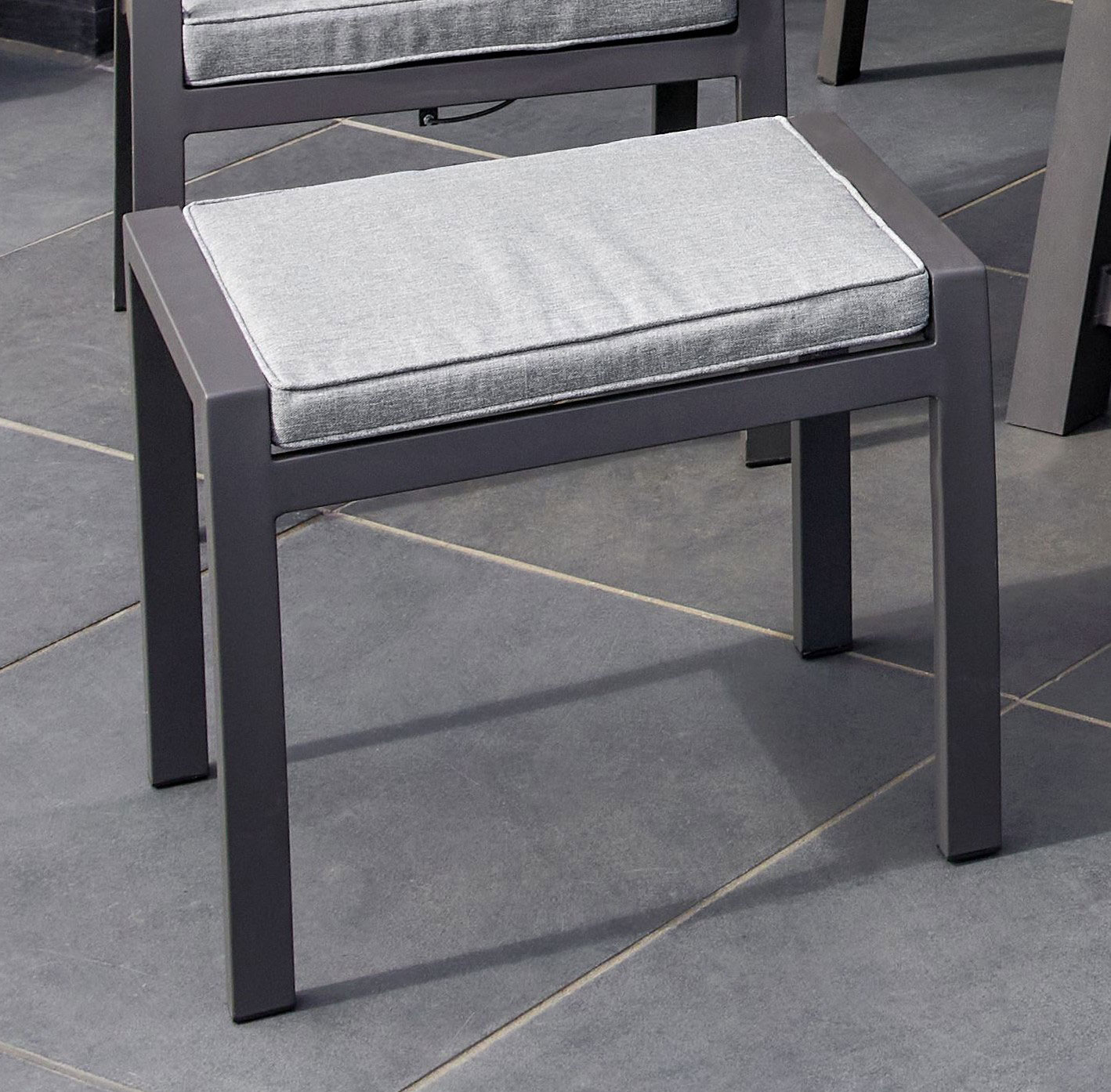 Hocker image number null