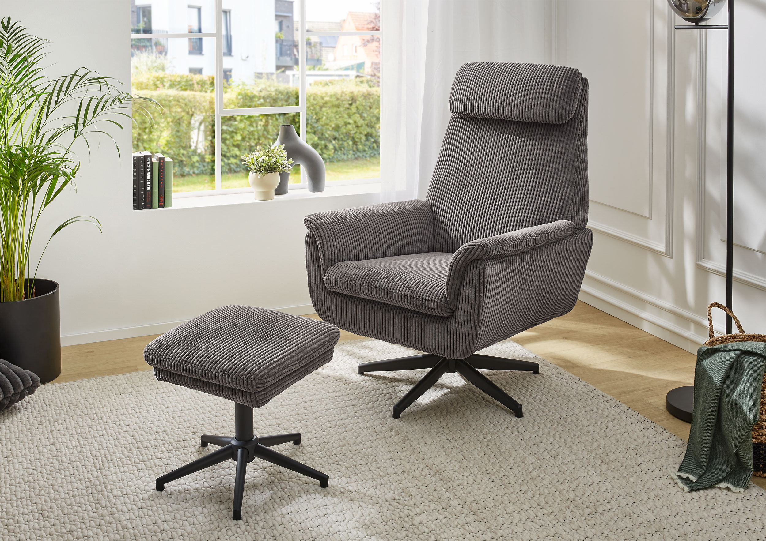 Relax-Sessel mit Hocker image number null